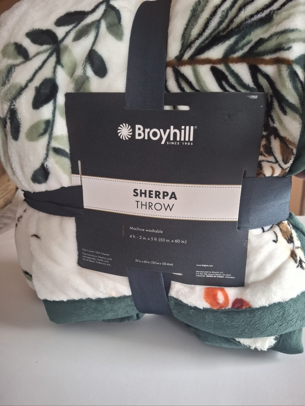 Christmas Broyhill Sherpa Throw Blanket in Green, Red, and White